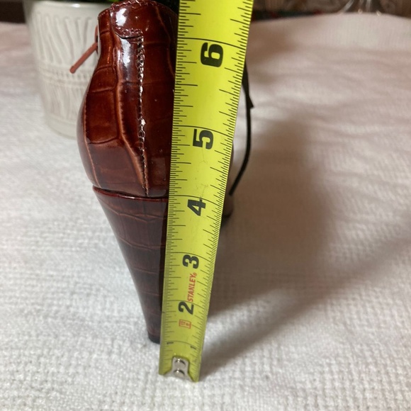 MARC BY MARC JACOBS Patent Leather Printed Pumps - Picture 7 of 11